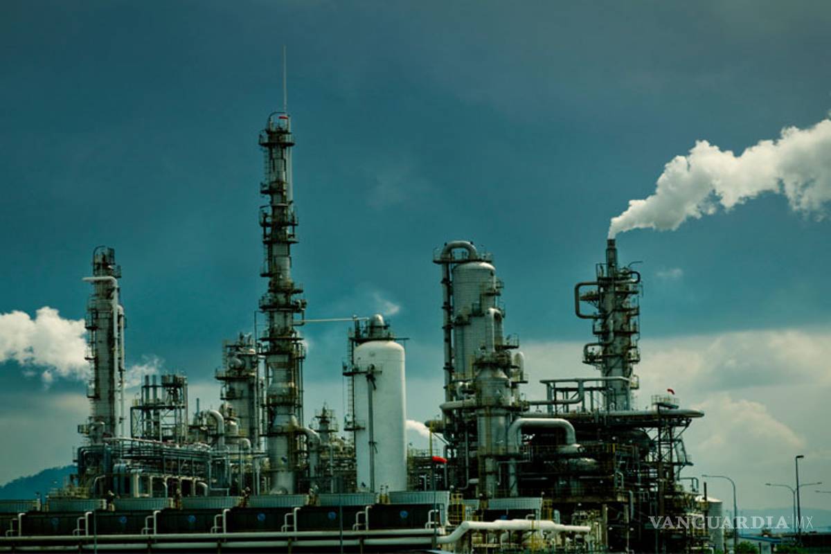 Pemex y sindicato acuerdan aumento salarial de 3.43%