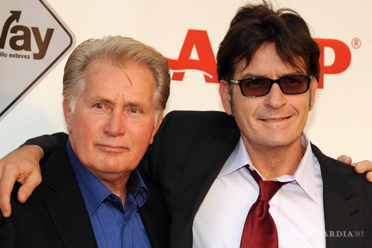 El conmovedor mensaje del padre de Charlie Sheen tras su confesión