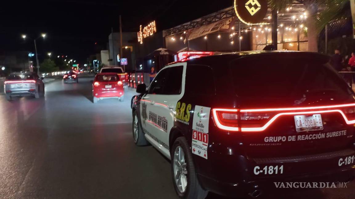 $!Autoridades municipales acudieron al llamado, tras reportarse el cierre de una calle.