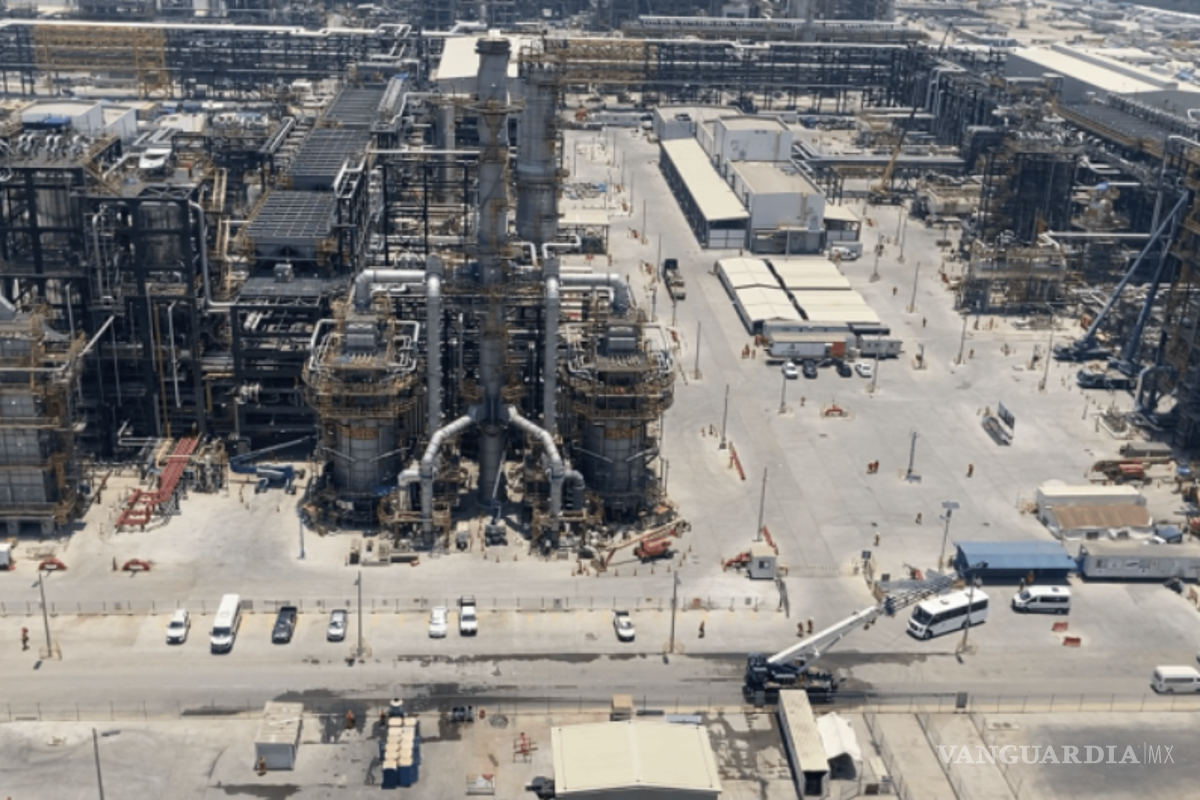 $!En octubre pasado, el mandatario dijo que la inversión máxima de la refinería sería de 11,600 millones de dólares.