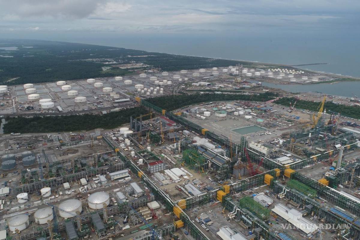 Hallan irregularidades en refinería Dos Bocas