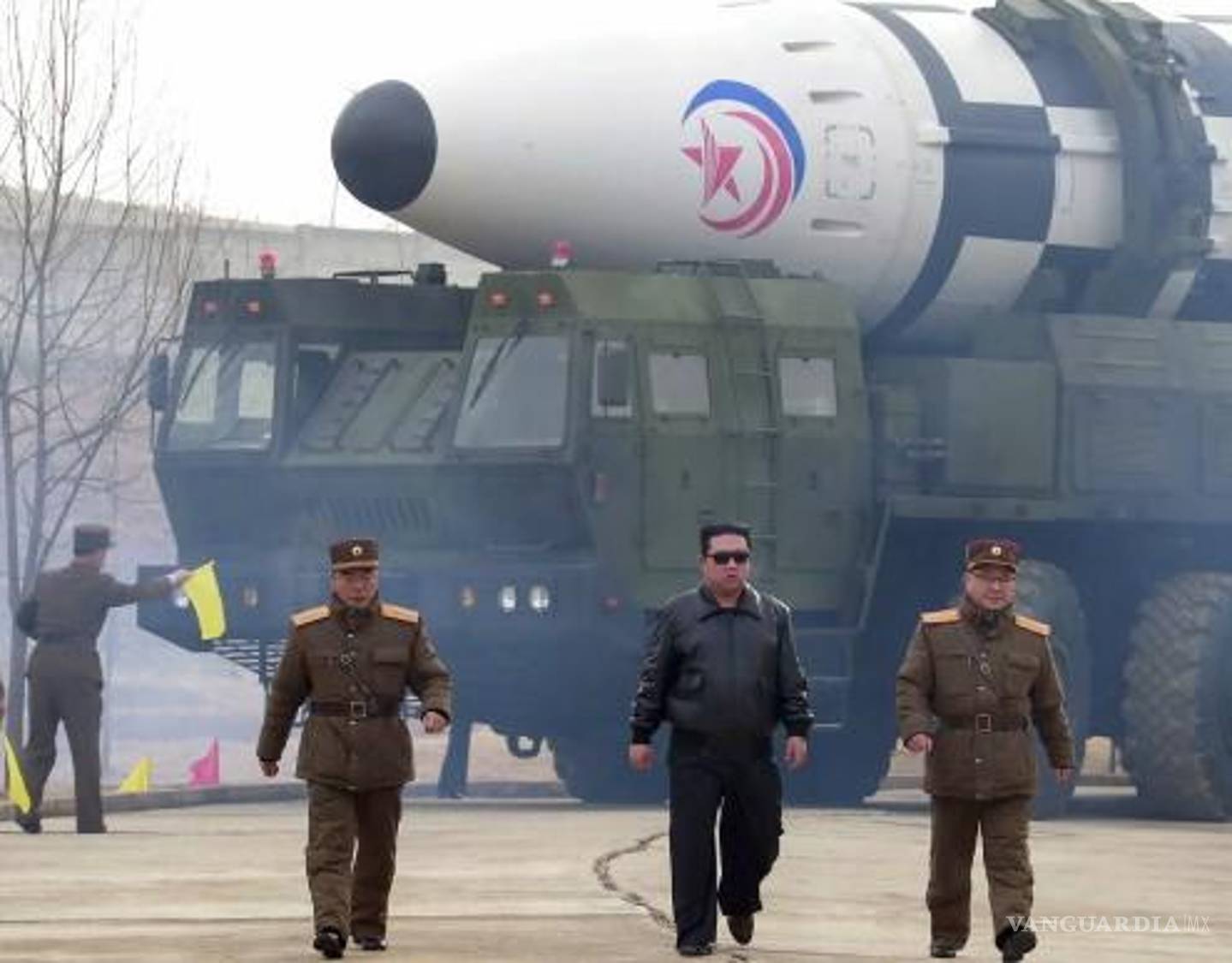 $!Corea del Norte lanzó unos 10 misiles balísticos de corto alcance hacia el mar, según informó Corea del Sur