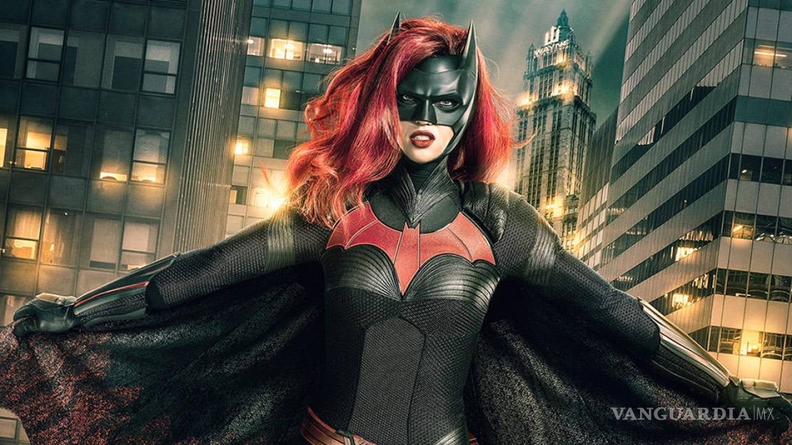 Ruby Rose calla a los haters vestida como Batwoman