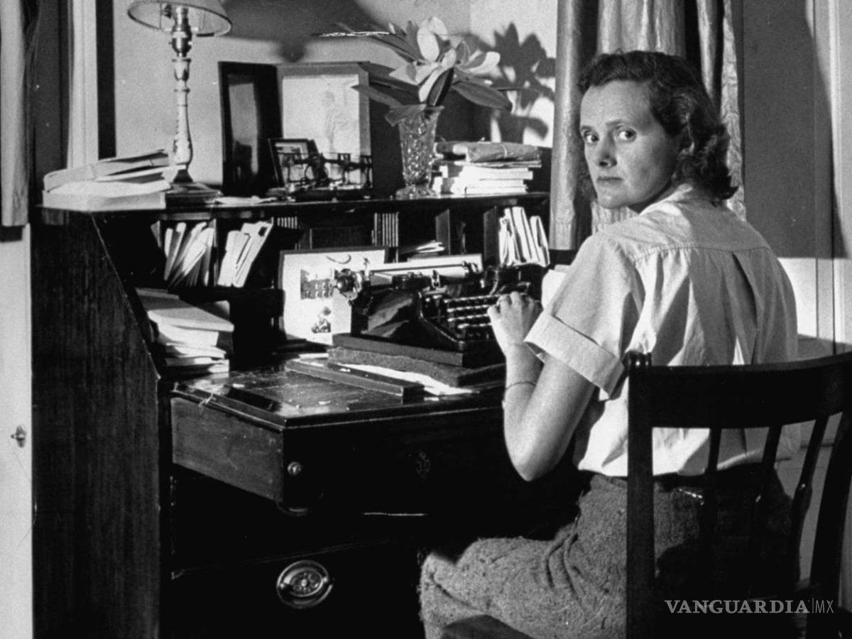 $!6 escritoras que sus novelas te ponen los nervios de punta con sus escalofriantes historias