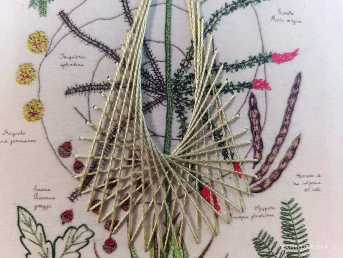 Laila Castillo, autora de la postal de Saltillo 448, impartirá taller de intervención textil en el Cerdo de Babel