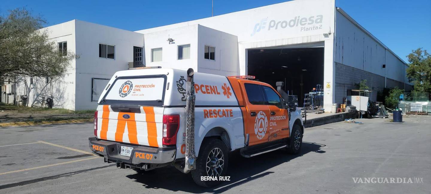 Reportan hombre lesionado por explosión de solventes en fábrica, en Nuevo León