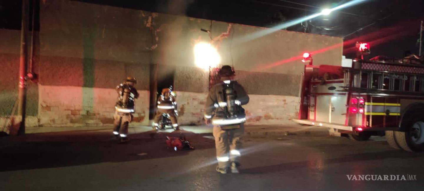 Incendio consume vivienda de adulto mayor en el Centro de Saltillo