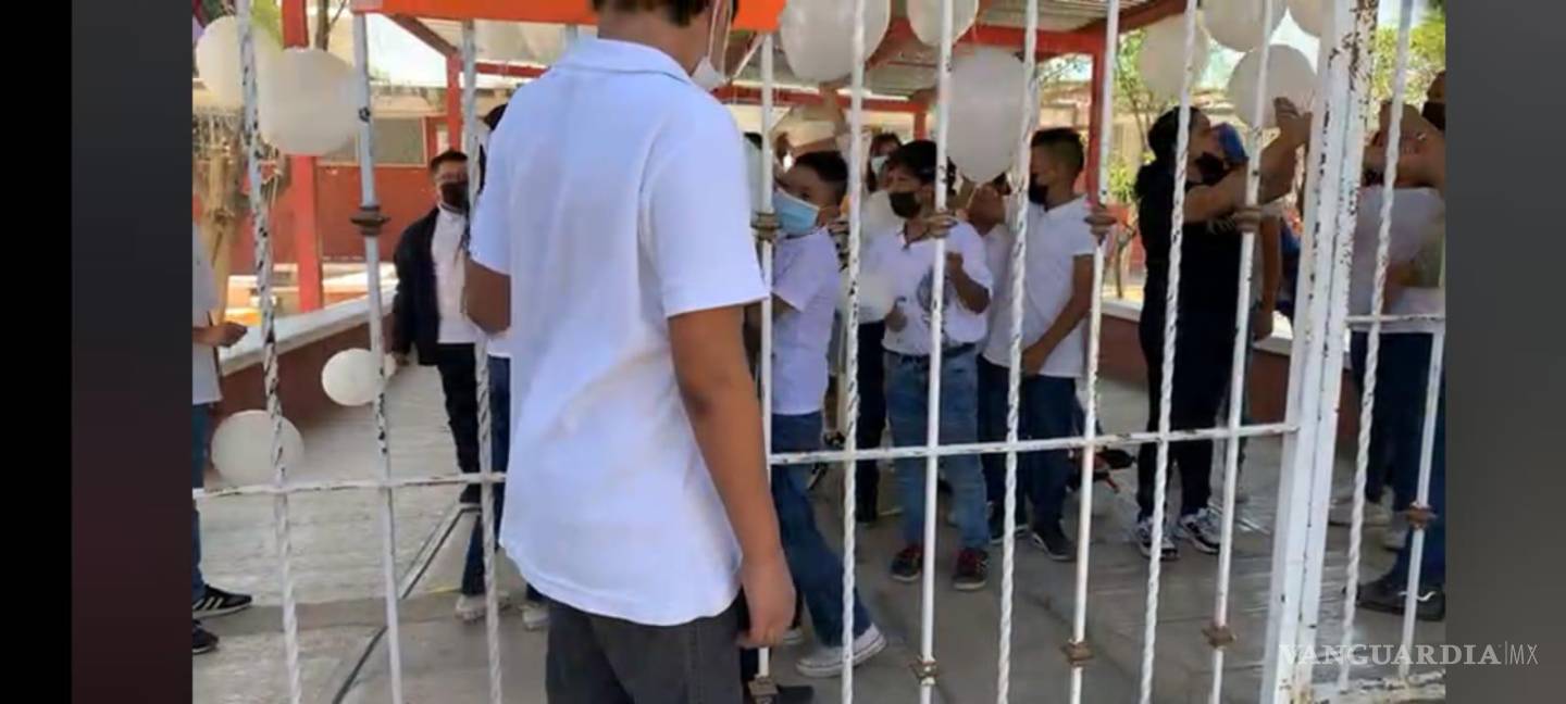 $!Saltillo: Realizan homenaje a Valentina, en primaria Urbano Flores; compañeros le dan el último adiós
