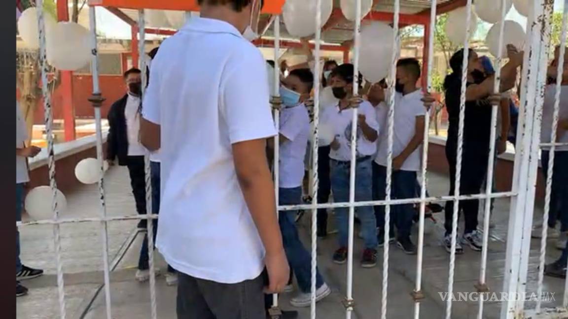$!Saltillo: Realizan homenaje a Valentina, en primaria Urbano Flores; compañeros le dan el último adiós