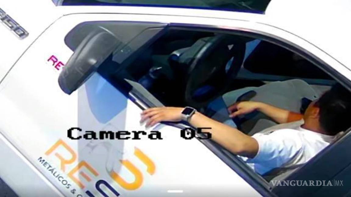 $!Vecinos de Valle de los Almendros reclaman que la empresa repare los daños ocasionados.