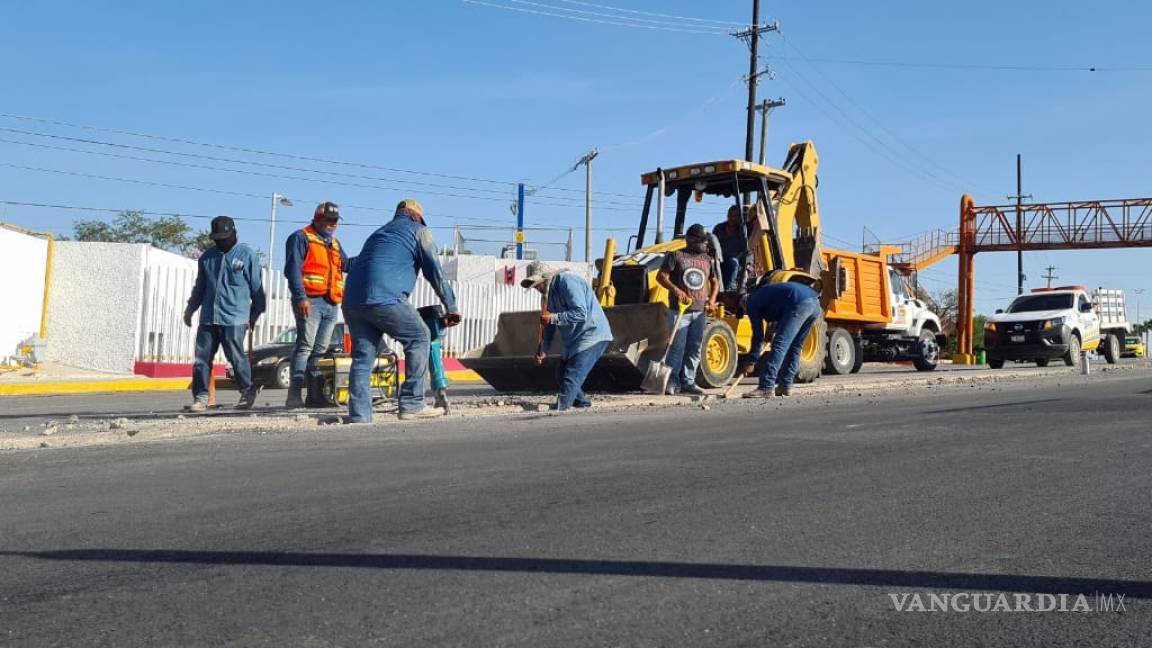 Supervisa alcalde de Piedras Negras obras de pavimentación en El Cenizo