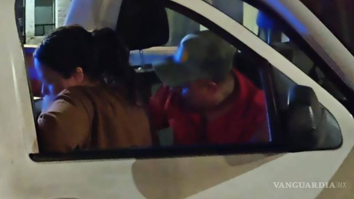 $!Los policías aseguraron al conductor ebrio.