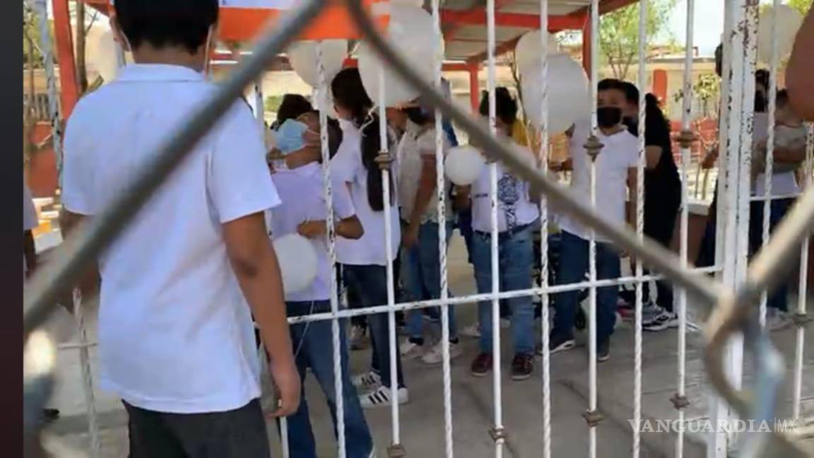$!Saltillo: Realizan homenaje a Valentina, en primaria Urbano Flores; compañeros le dan el último adiós