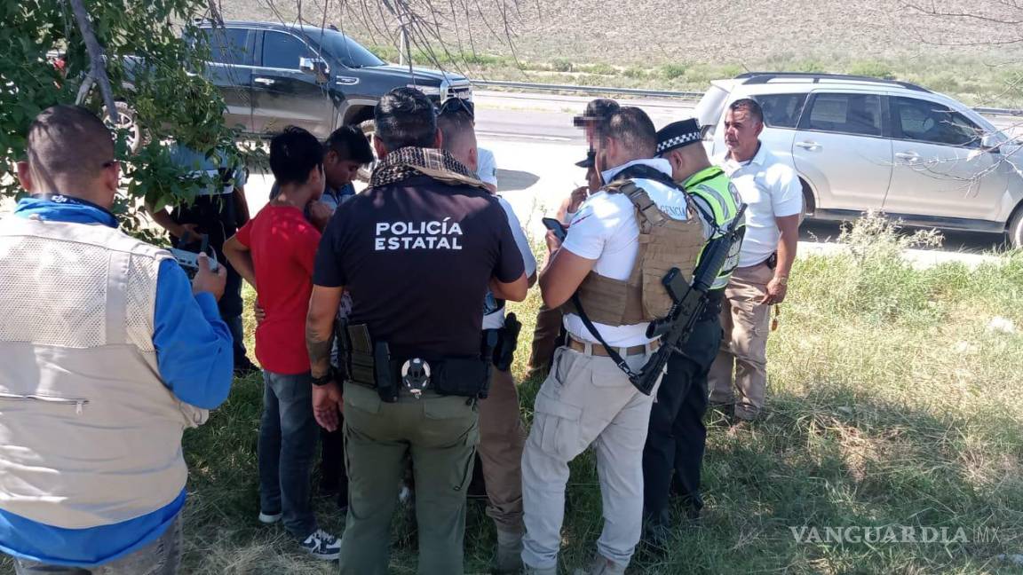 $!La familia asaltada fue trasladada a Saltillo para interponer la denuncia correspondiente.