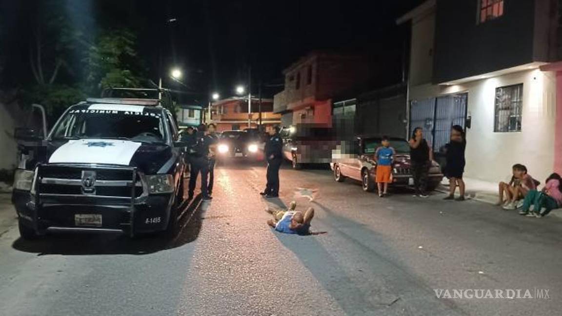 $!Los padres de Ángel “N” llegaron al lugar para trasladarlo a un anexo de la localidad.