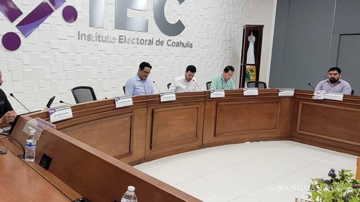 ‘Regaña’ IEC a partidos por no realizar publicaciones; Mejía Berdeja libra sanción