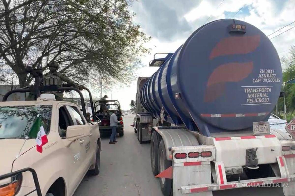 Coahuila: Aseguran pipa con 30 mil litros de combustible en la carretera 57