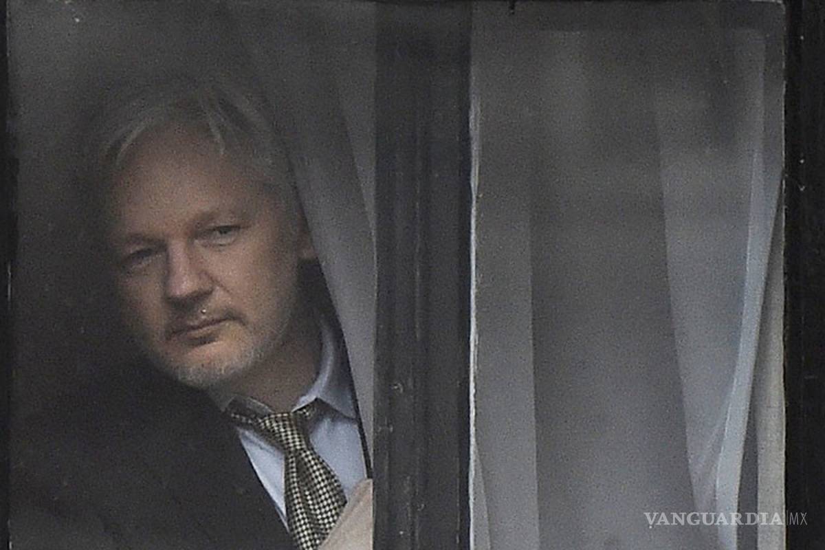Interrogan a Assange por presuntos delitos sexuales