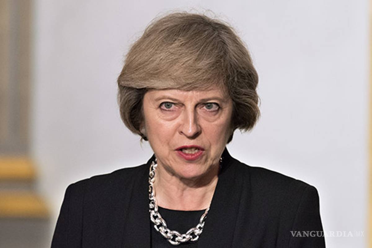 May ordena una investigación exhaustiva del incendio en Londres