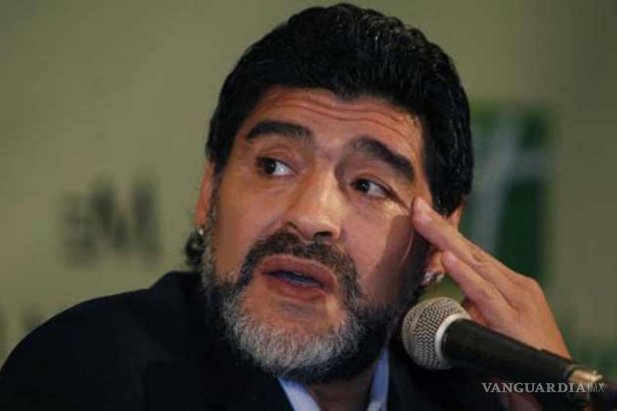 Asegura Maradona que el fútbol argentino “está quebrado&quot;