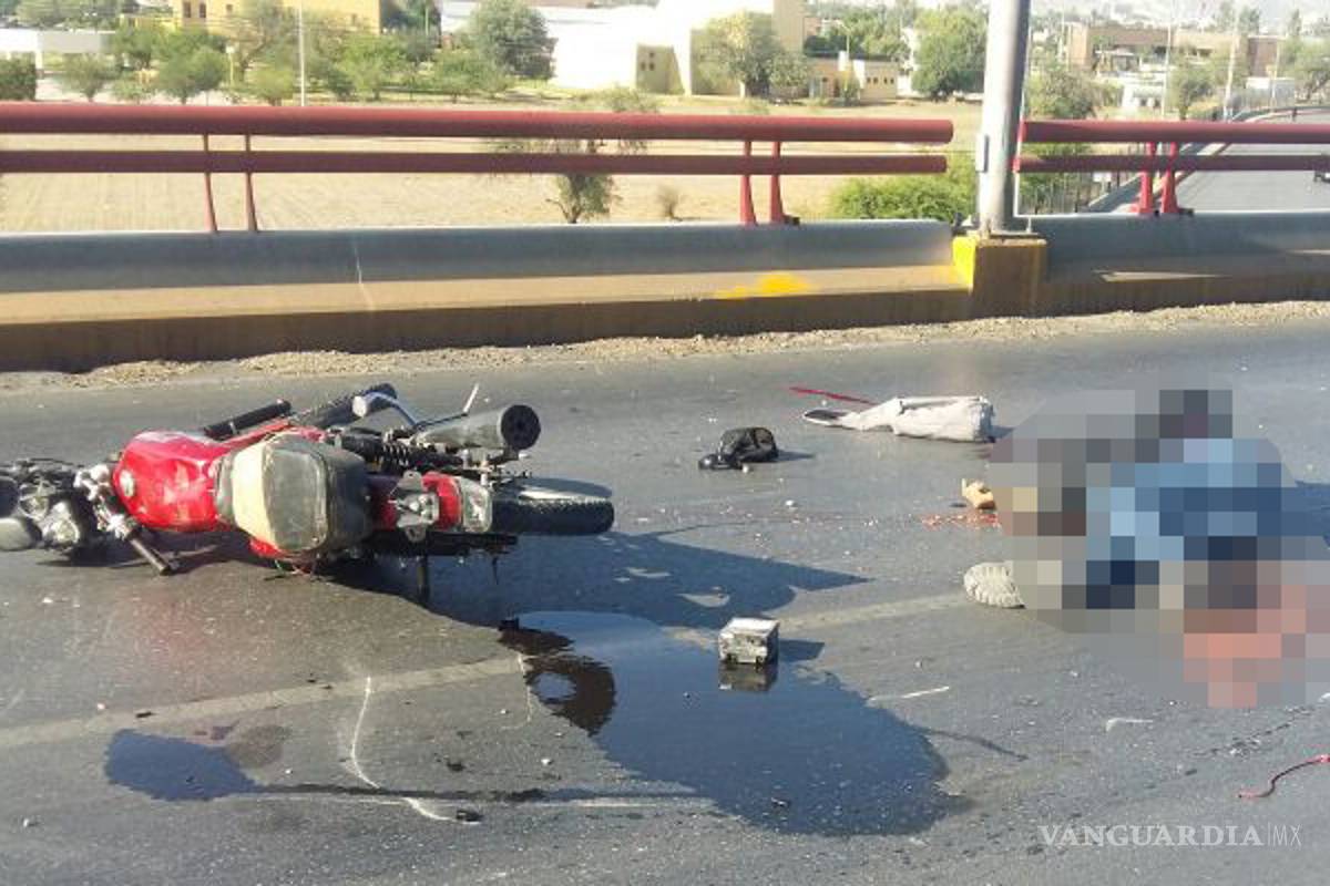 Muere motociclista al chocar contra camión en Torreón