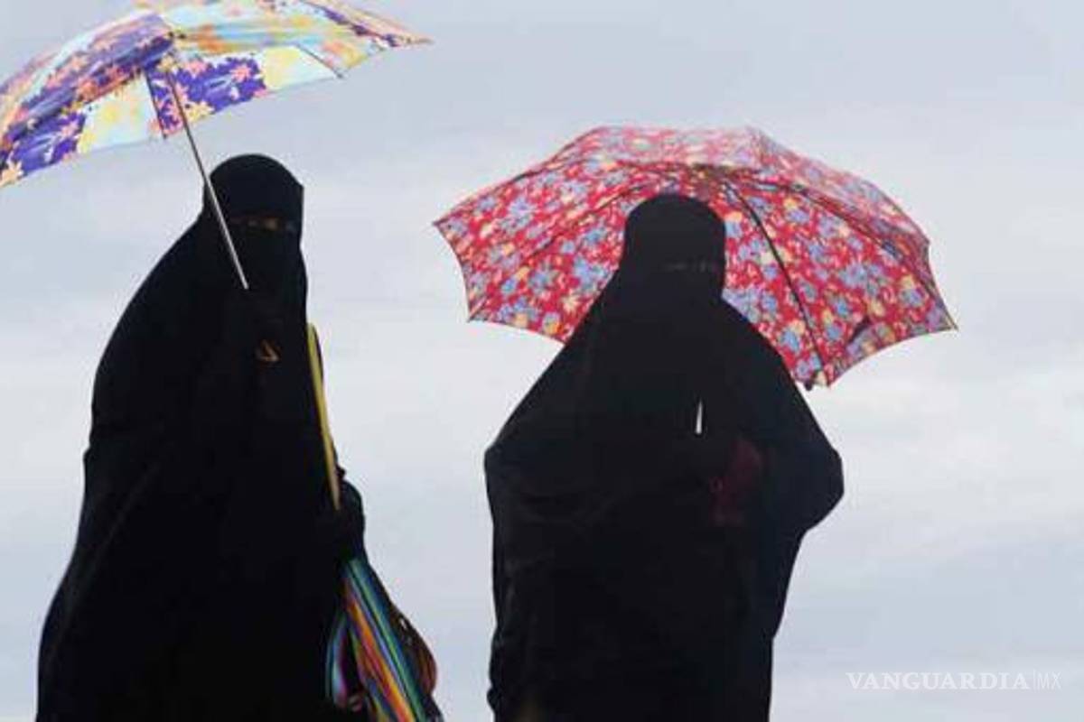 Emiratos aconseja a ciudadanos no vestir ropas tradicionales en el extranjero