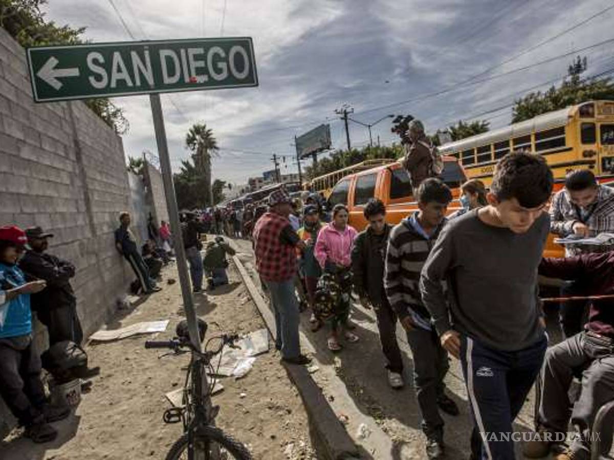$!Vecinos de Playas de Tijuana se enfrentan a golpes con migrantes