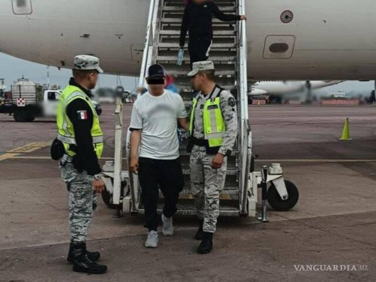 $!Personal de la aerolínea informó que el agresor les comentó que habían secuestrado a un familiar cercano y al momento de despegar de León recibió una amenaza de muerte si viajaba a Tijuana.