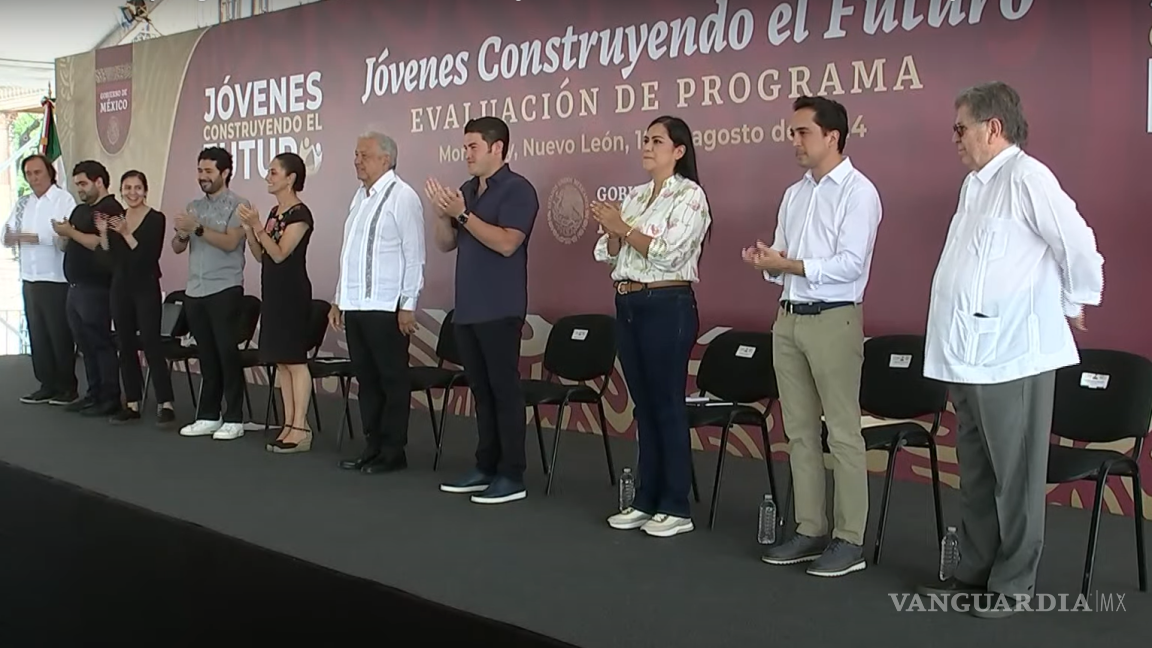 AMLO y Sheinbaum se reúnen con ‘Jóvenes Construyendo el Futuro’ en la Macroplaza de Monterrey