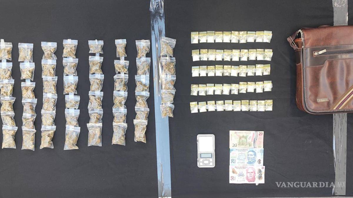 Joven de 21 años es detenido en posesión de 100 dosis de droga, en Nuevo León