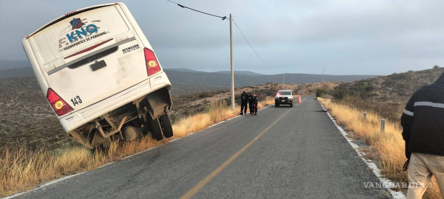 $!La unidad se dirigía a Derramadero, a dejar unos trabajadores, cuando sobrevino el accidente.