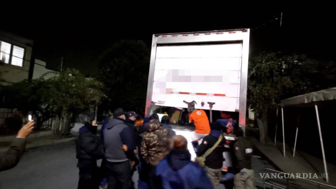 Intercepta INM a 65 migrantes hacinados en un tráiler en la Carretera 57 en Coahuila