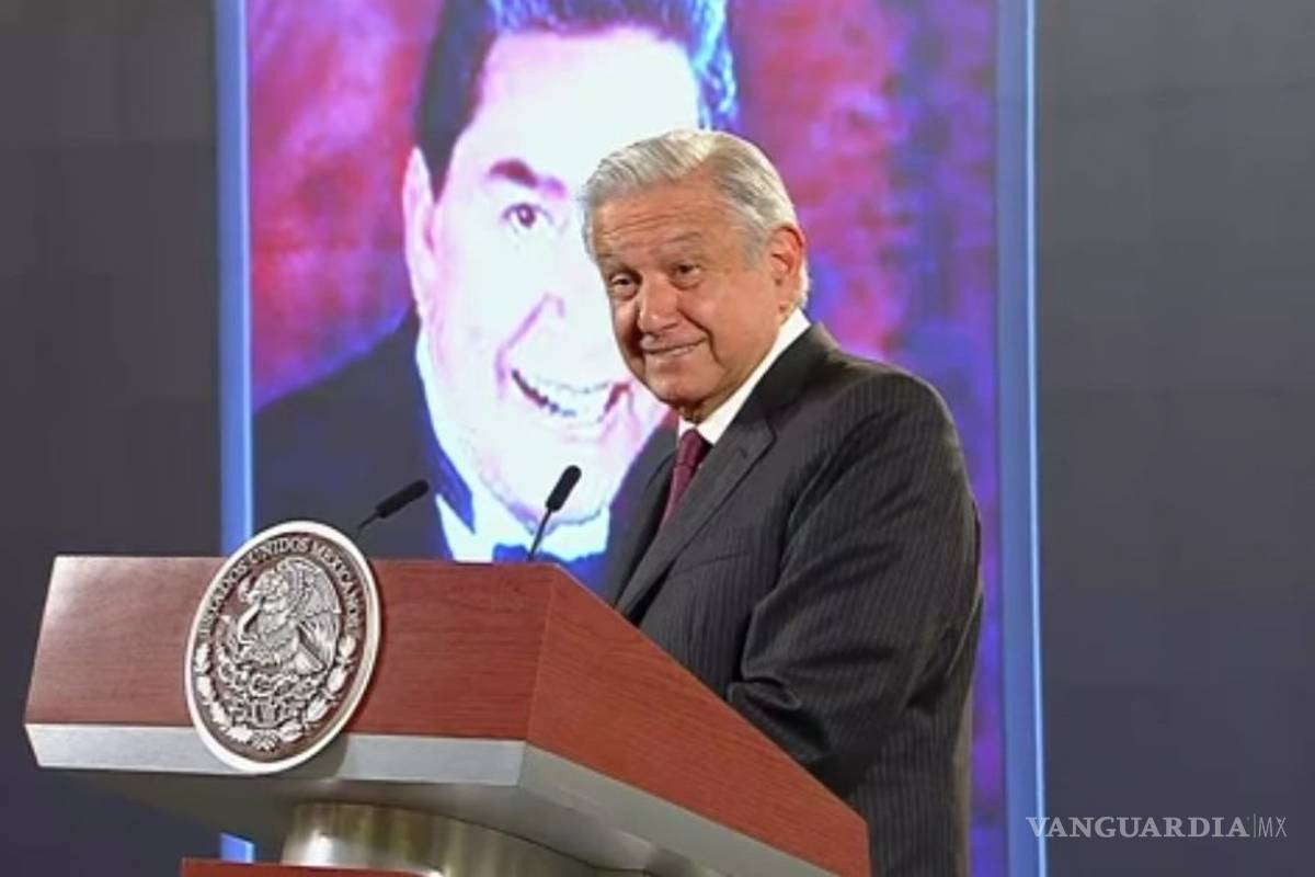 AMLO dedica canción de Marco Antonio Muñiz a connacionales en Puerto Rico