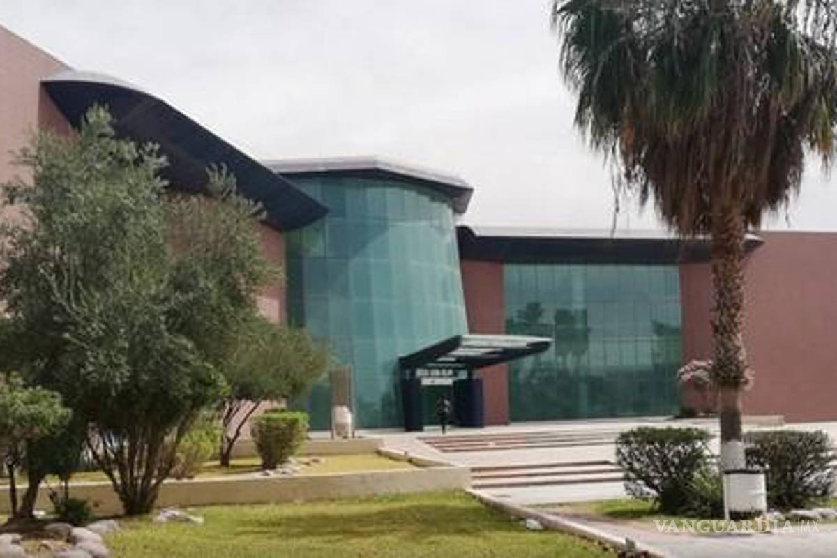 ‘Con amor a la camiseta y siendo eficientes se pudo instalar el alumbrado en CU’, dice rector de la UAdeC