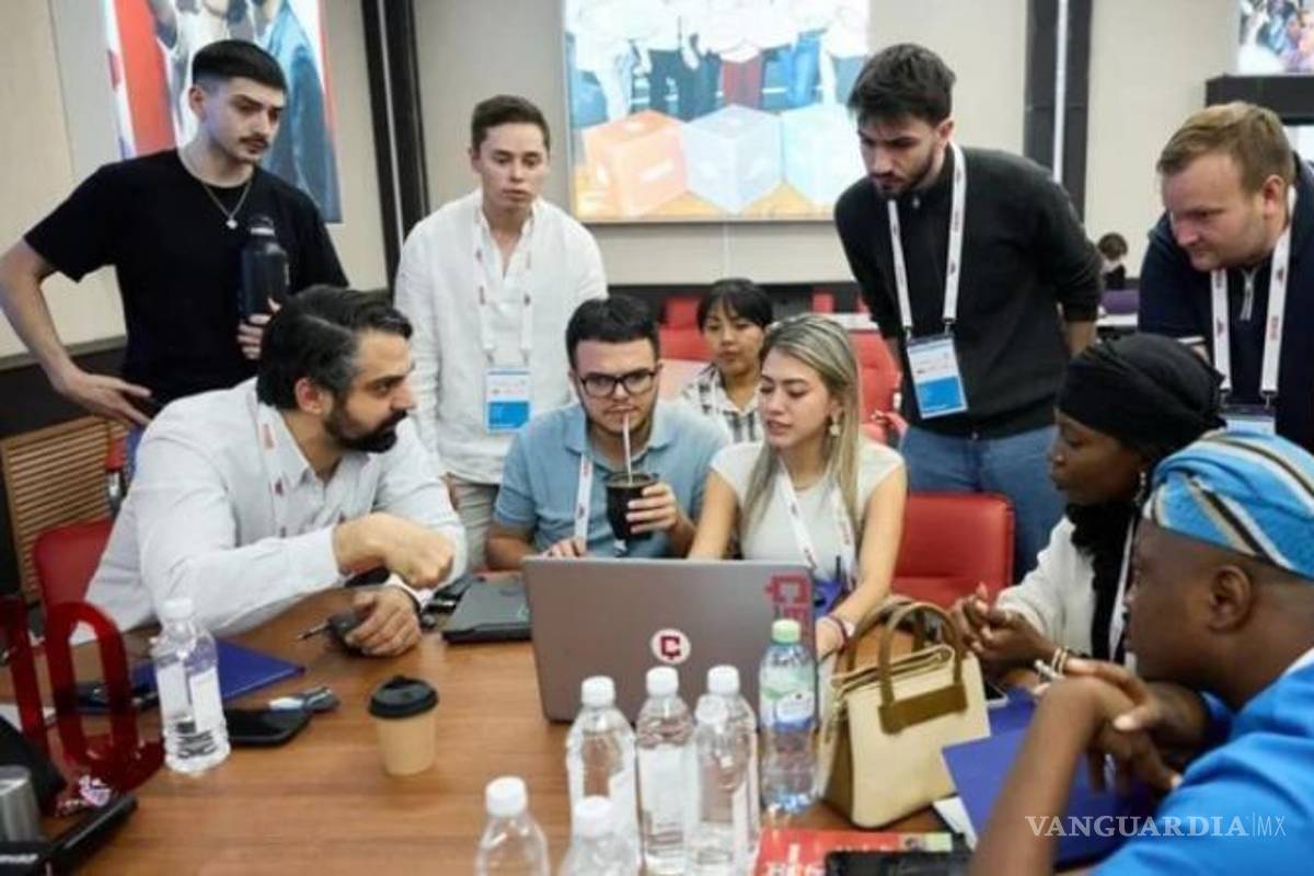 Attolini se abarata y viaja a Rusia de gorra y mochila