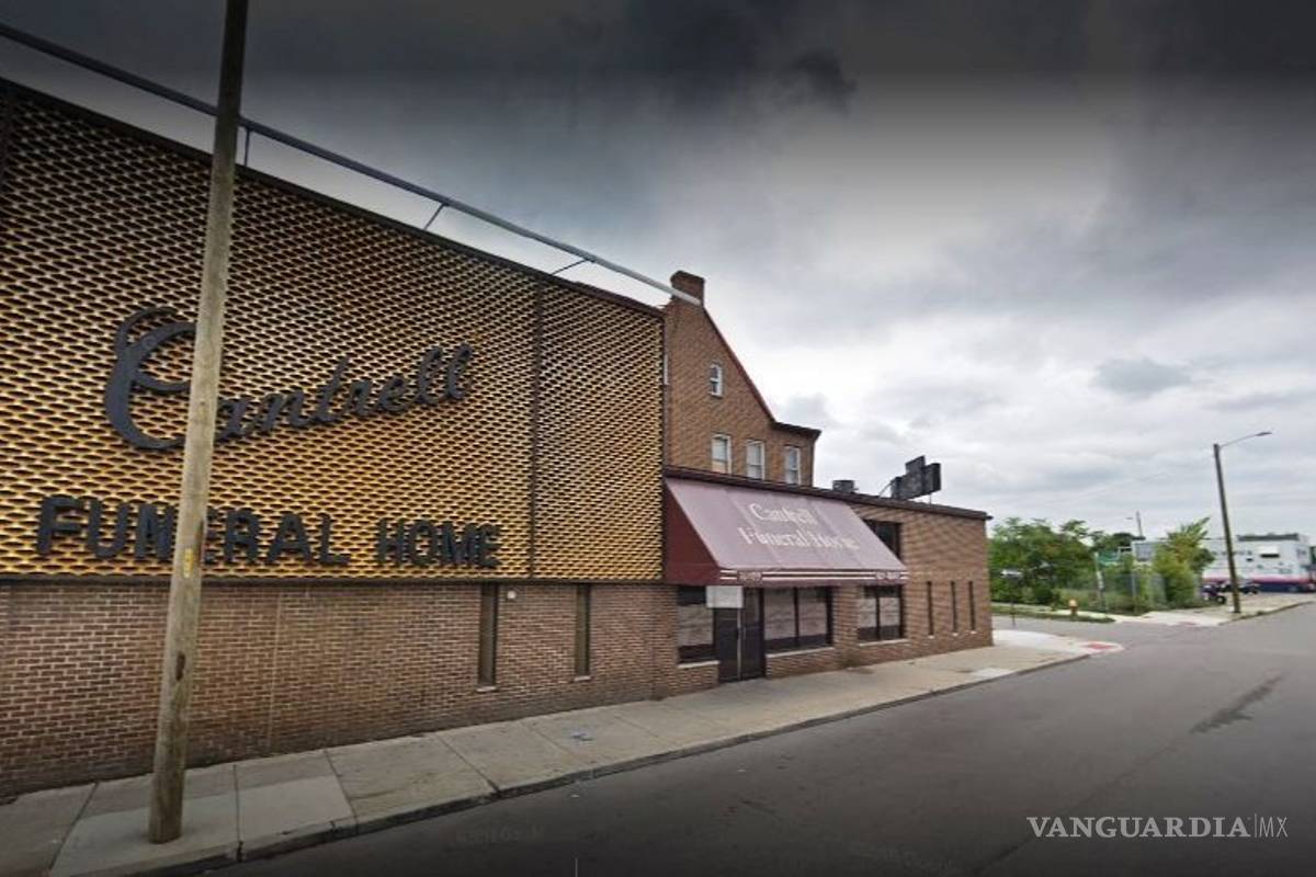 Hallan 11 cuerpos de bebés en el techo de una funeraria