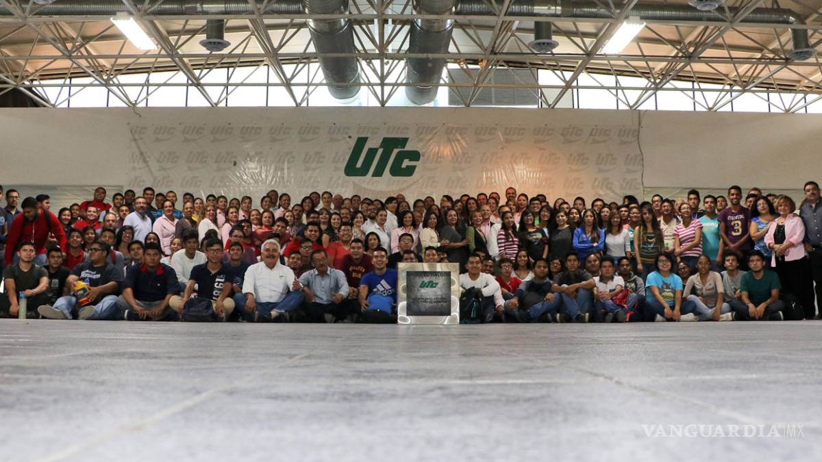 Abre UTC de Ramos Arizpe cápsula de tiempo a 10 años de haber sido enterrada