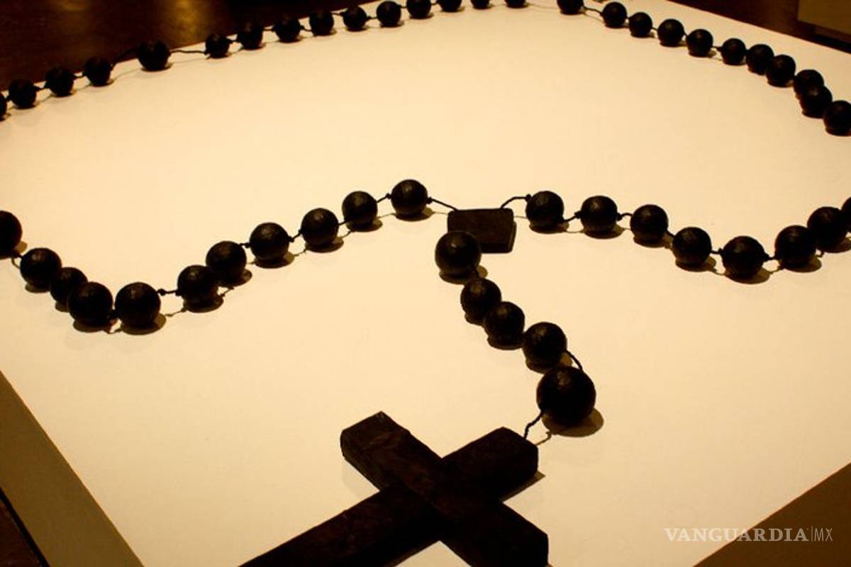 Un rosario gigante protagoniza primera feria de artículos religiosos en Roma