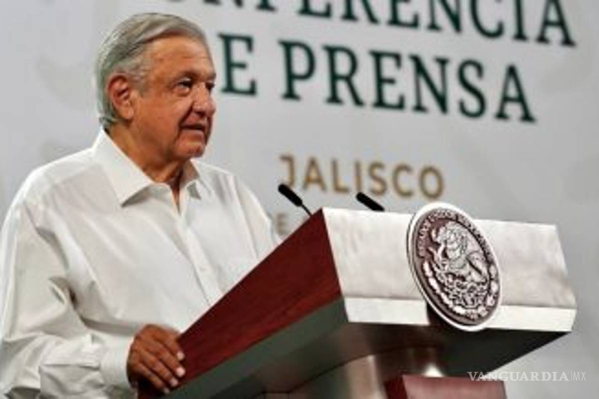 AMLO culpa al INE y a medios por escasa participación en consulta