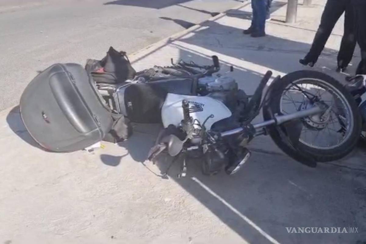 Camión de materiales derriba a motociclista en periférico LEA de Saltillo