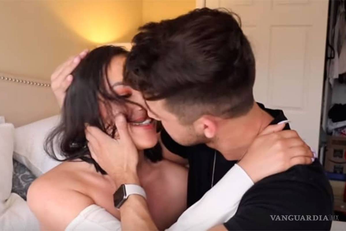 Youtuber se besa apasionadamente con su hermana, todo sea por las vistas