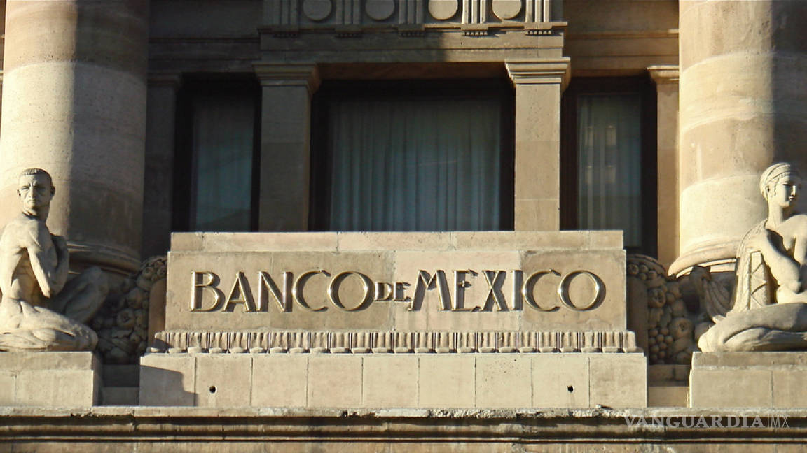 Banxico prevé que dólar y gasolinas impactarán a inflación