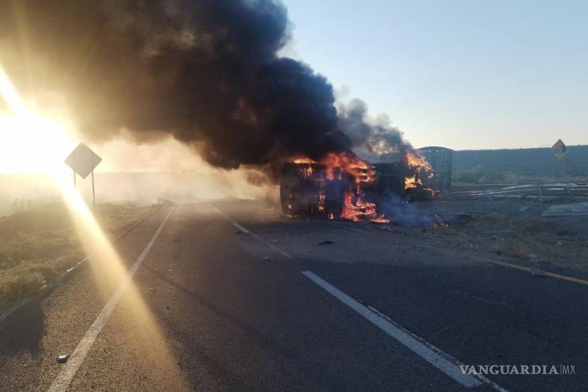 Se incendian dos tractocamiones en la Torreón–Saltillo; uno de los operadores no ha sido localizado