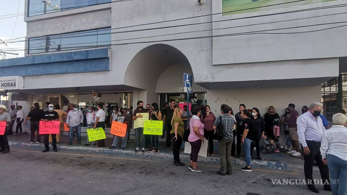 Ejidatarios de Pozuelos y Fresnillo y autoridades de Frontera toman SIMAS en Monclova