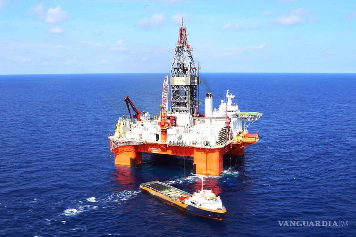 Pemex no debe arriesgar en las aguas profundas: Arturo Herrera