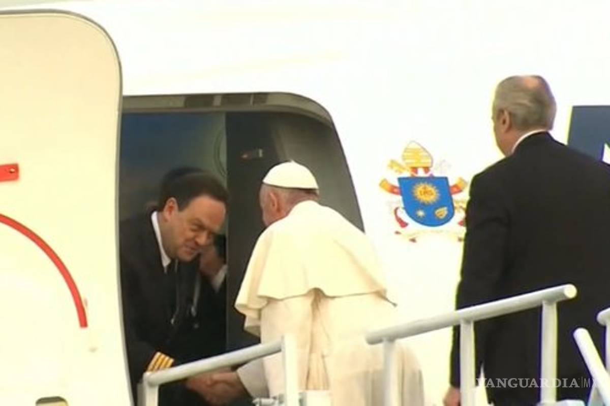 Papa deja la CDMX, vuela hacia Chiapas donde se reunirá con indígenas