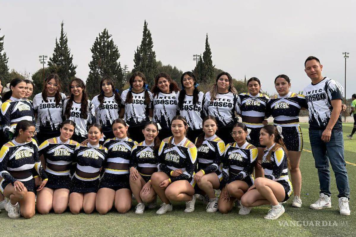 $!El grupo de porristas y baile moderno participó en el espectáculo de medio tiempo durante el partido final.