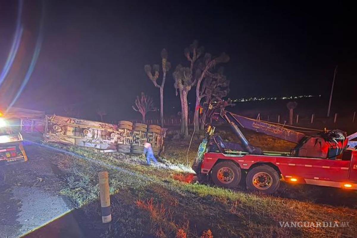$!La Guardia Nacional realizó el abanderamiento del accidente mientras se retiraba la unidad siniestrada.