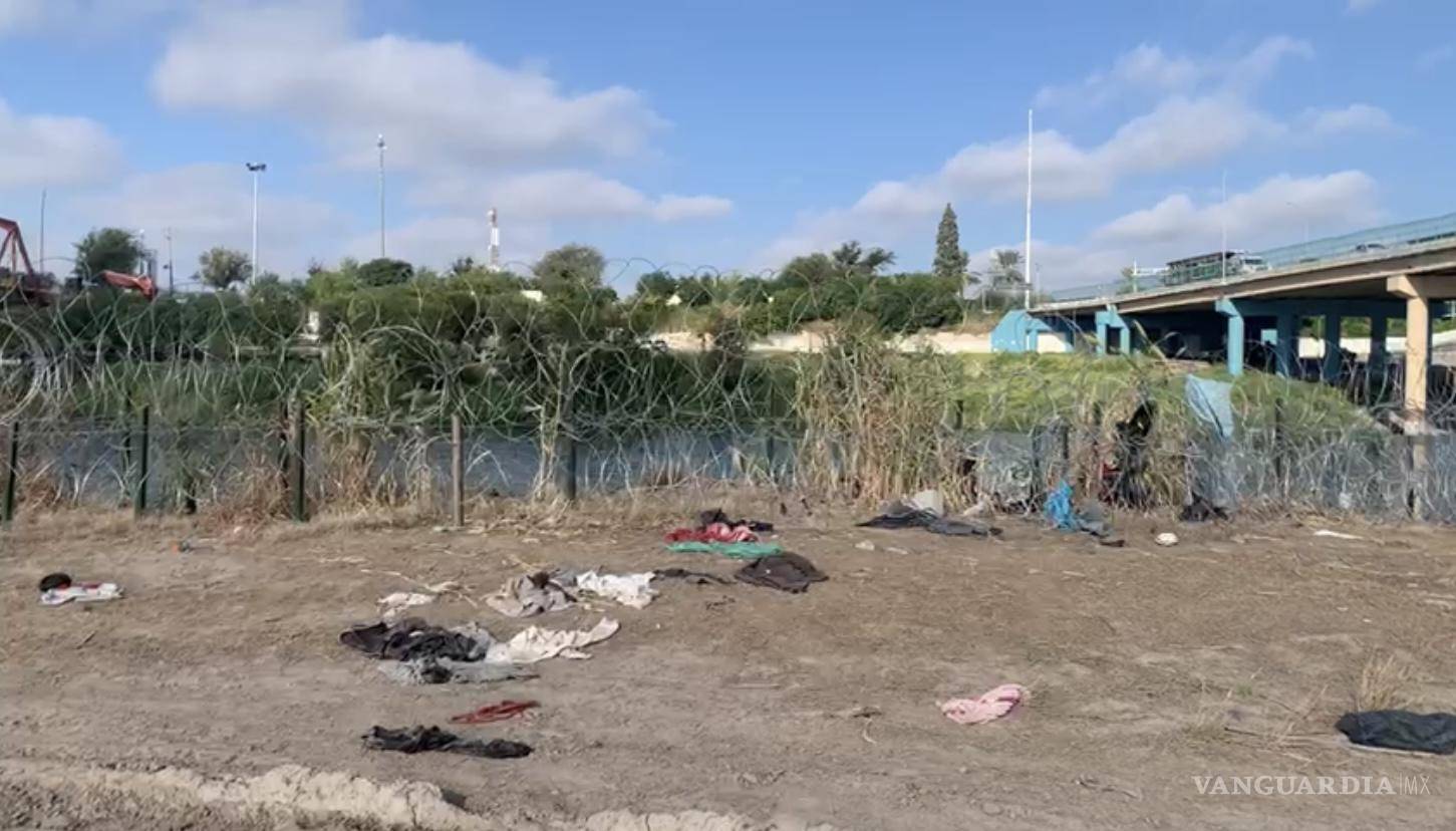 $!A metros del río Bravo, migrantes han dejado pertenencias para poder continuar en su ruta hacia Estados Unidos.