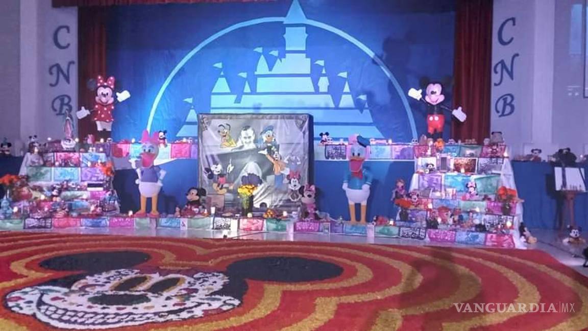 $!¿Ya viste estos altares en Saltillo? Dedicados a familiares, Walt Disney, Juan Gabriel, Cri-Cri y más (Fotos)